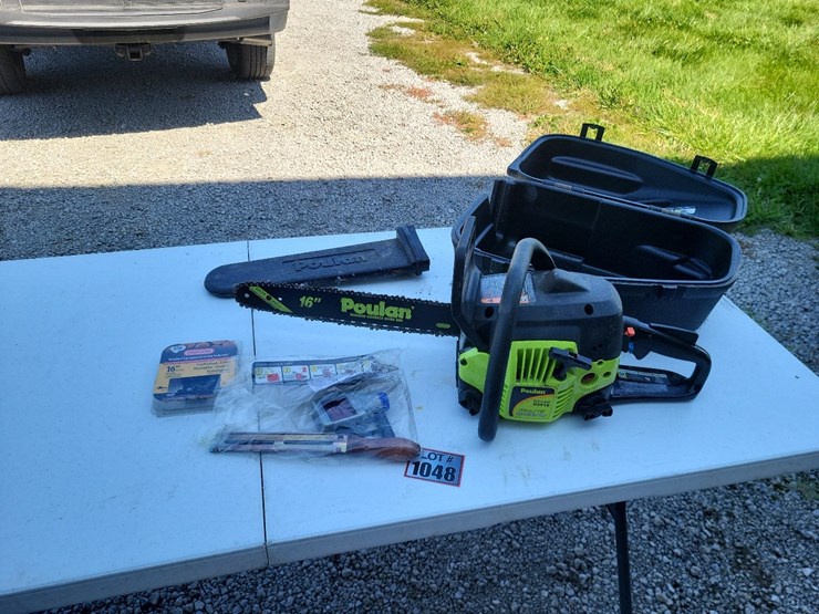 poulan-p3416-gas-chain-saw-w/case-and-tools---tag-#1048-image-12