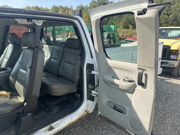 2007-chevrolet-silverado-3500-image-25