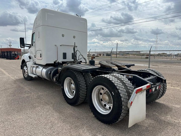 2018-kenworth-t880-image-5