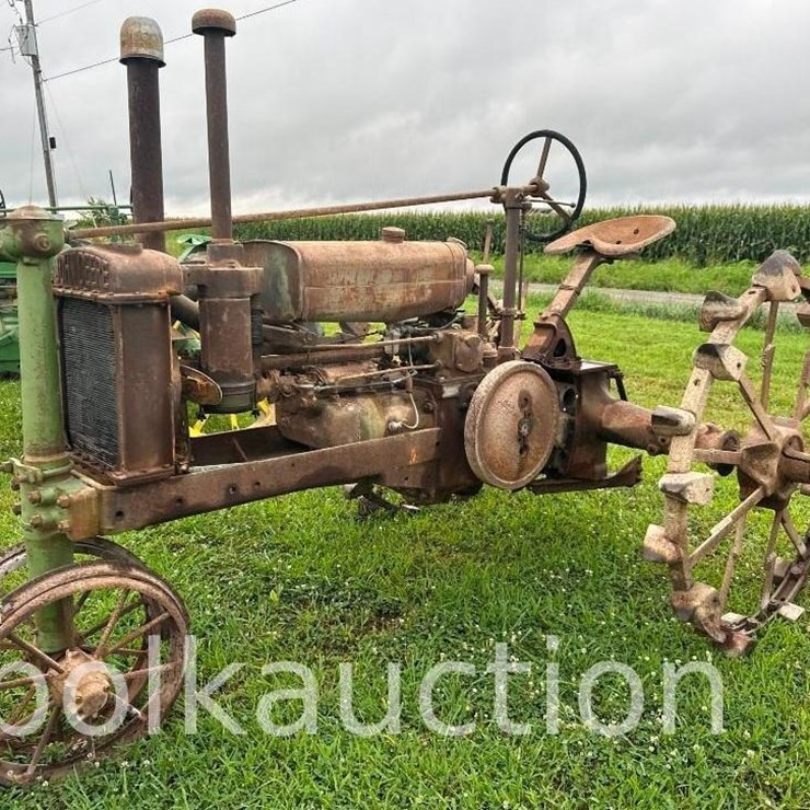 JOHN DEERE B