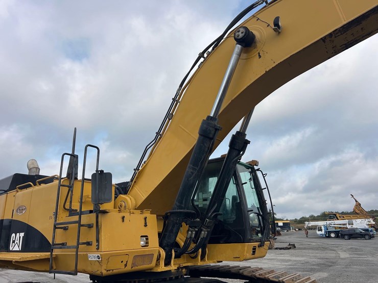 caterpillar-374d-l-image-12