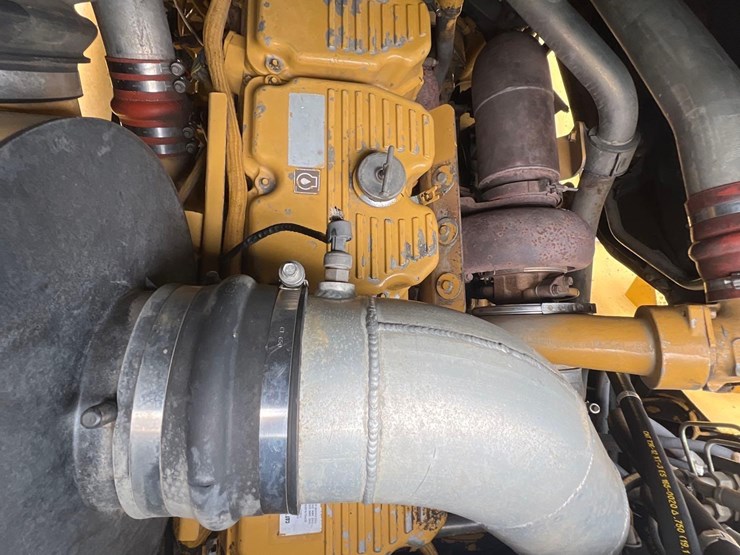 caterpillar-740-image-14