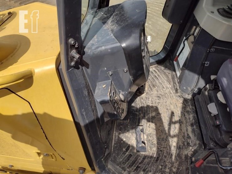 2017-komatsu-d39px-24-image-14