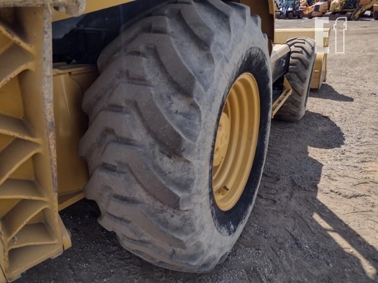 2015-caterpillar-420f-image-27