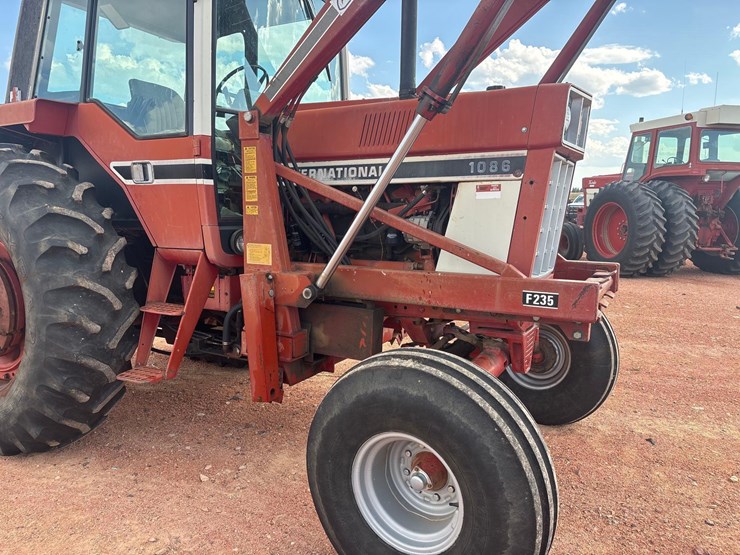 1979-international-1086-tractor-image-13