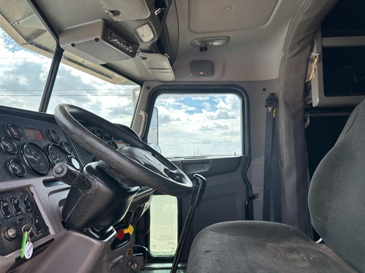 2015-peterbilt-389-image-6
