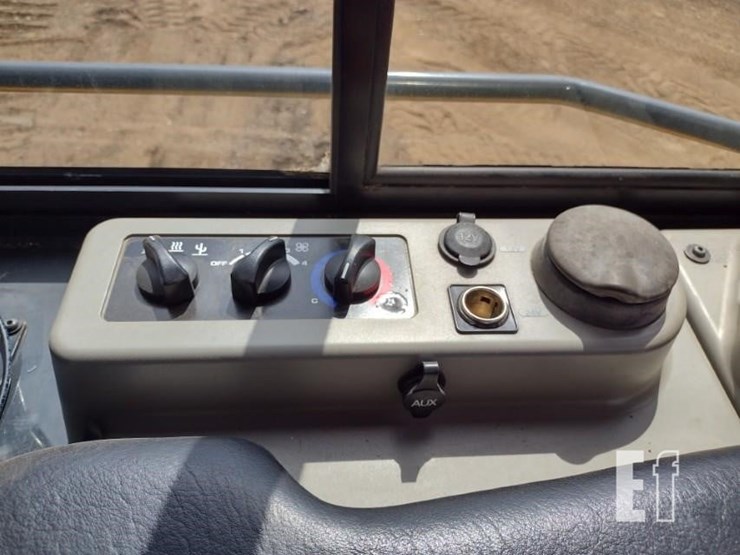 2017-komatsu-d39px-24-image-13