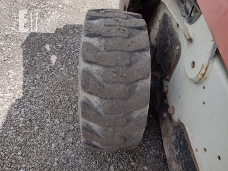 2012-bobcat-s650-image-21