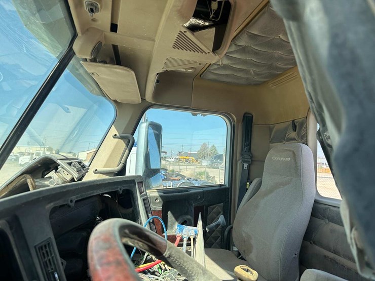 2012-freightliner-coronado-(inoperable)-image-7