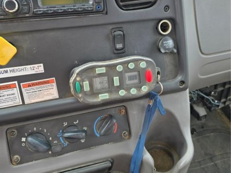 freightliner-114sd-image-56