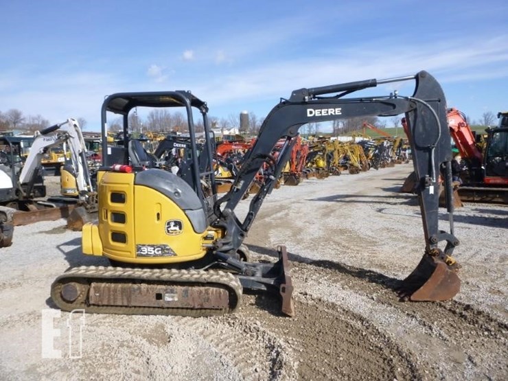 2022-deere-35g-image-3