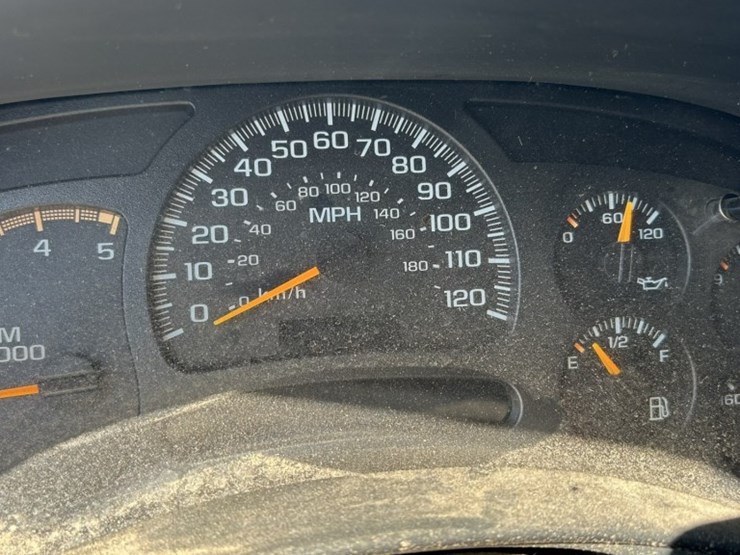 2005-gmc-3500-image-31