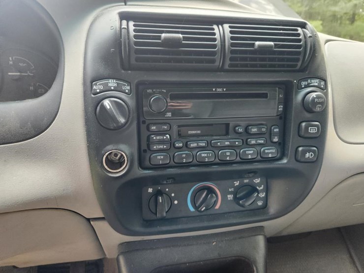 1998-ford-explorer-xlt-image-28