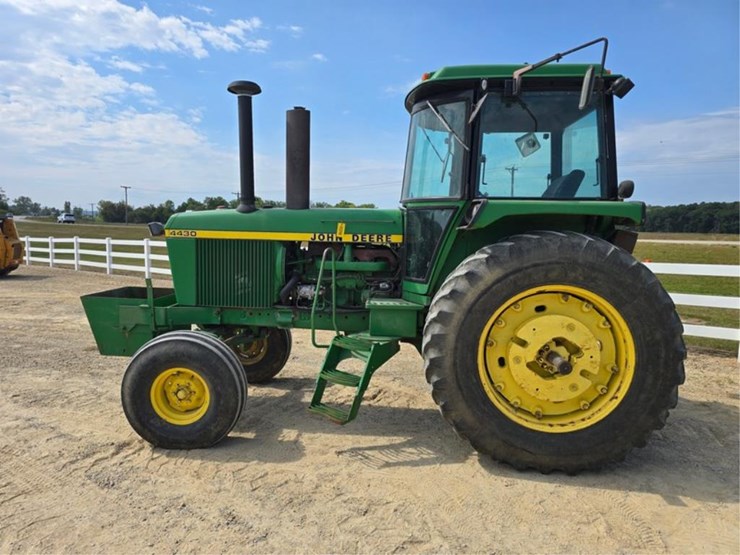 john-deere-4430-image-2