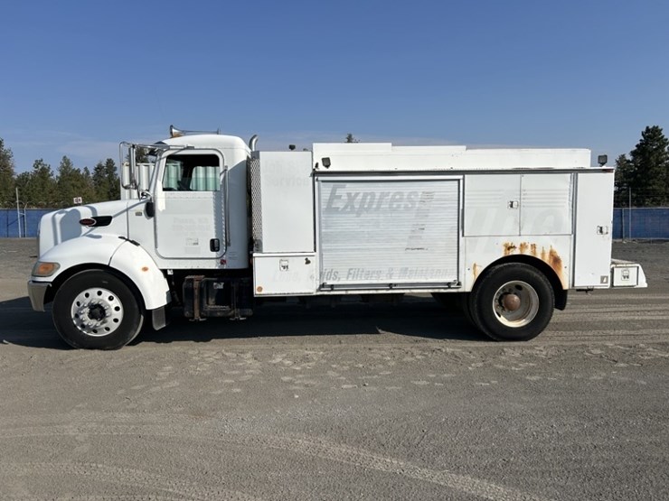 2005-peterbilt-335-image-2