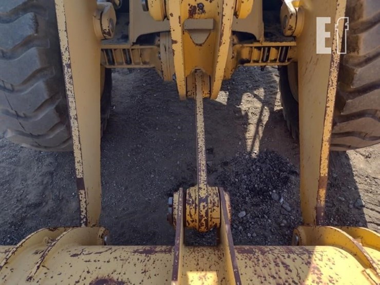 2003-deere-444h-image-16