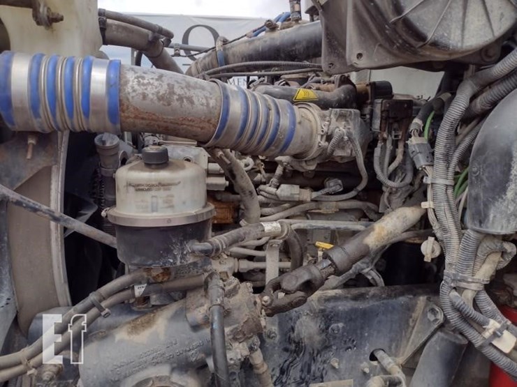 2016-peterbilt-348-image-46