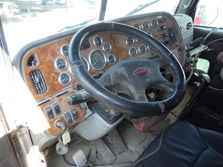2008-peterbilt-367-image-22