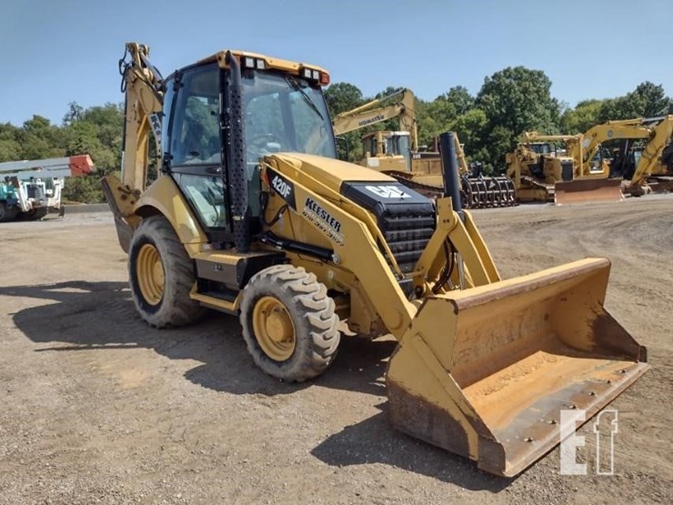 2015-caterpillar-420f-image-39