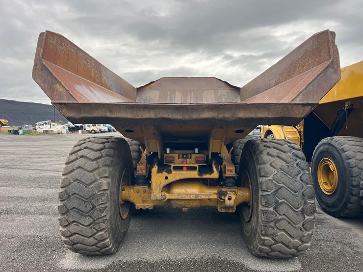 caterpillar-740-image-7