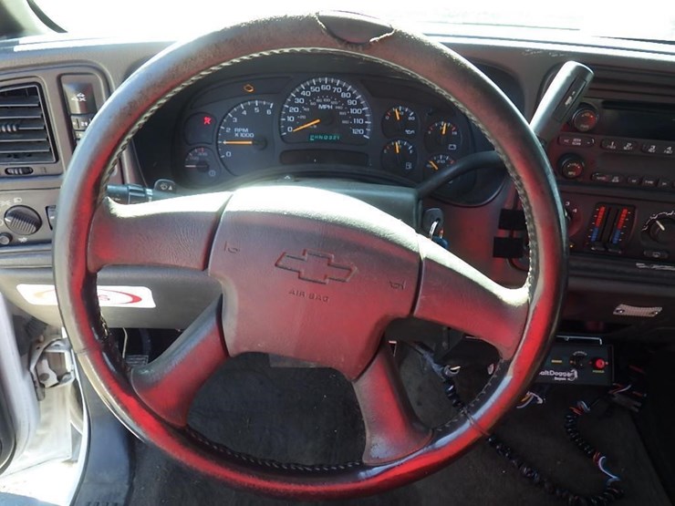 2005-chevrolet-3500-image-19