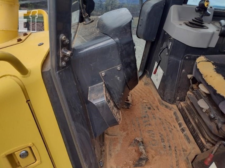 2015-komatsu-d61ex-23-image-16
