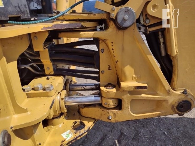 2004-caterpillar-420d-image-29