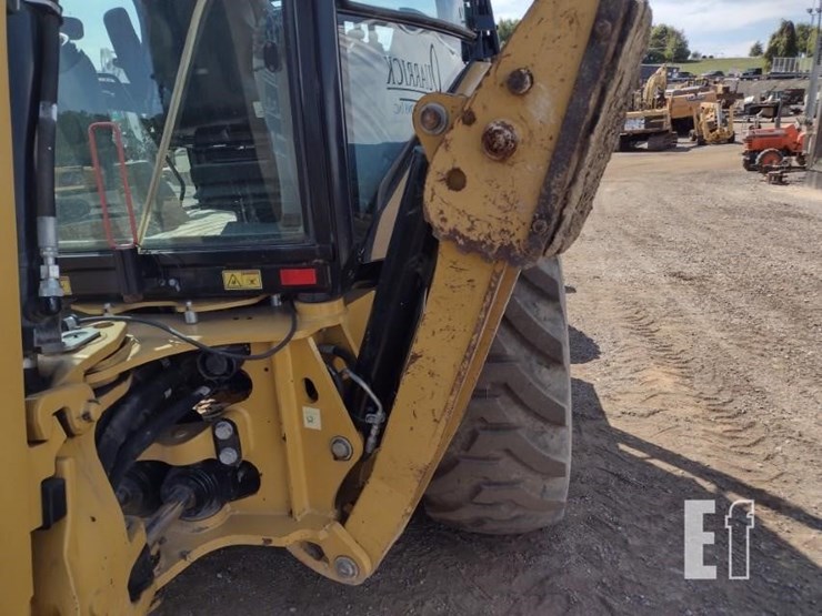 2015-caterpillar-420f-image-38