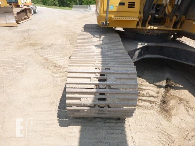 2017-deere-210g-lc-image-31