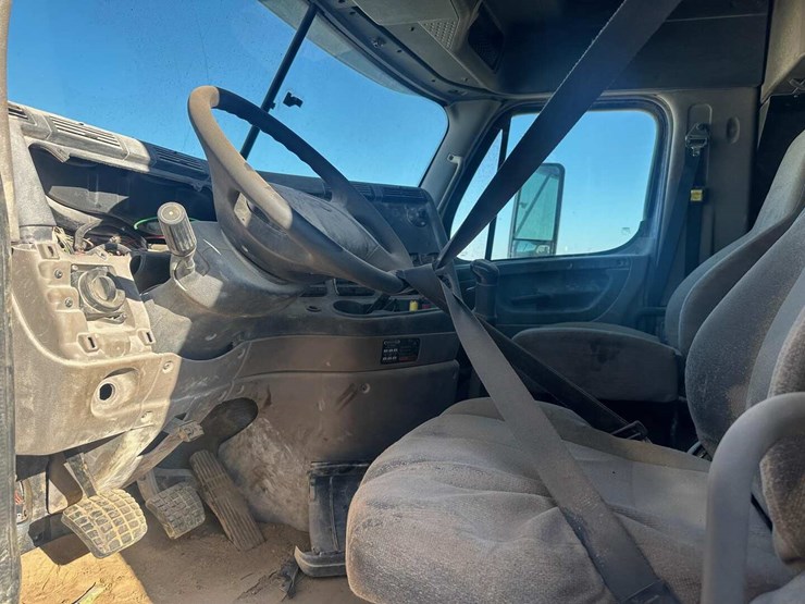 2015-freightliner-cascadia-image-4