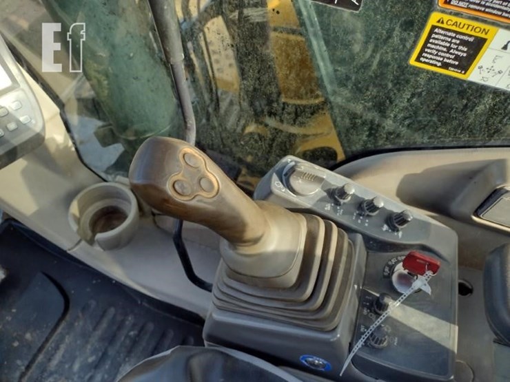 2010-deere-120d-image-9
