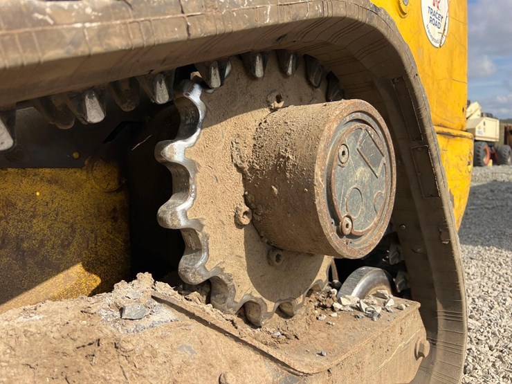 2022-new-holland-c327-image-10