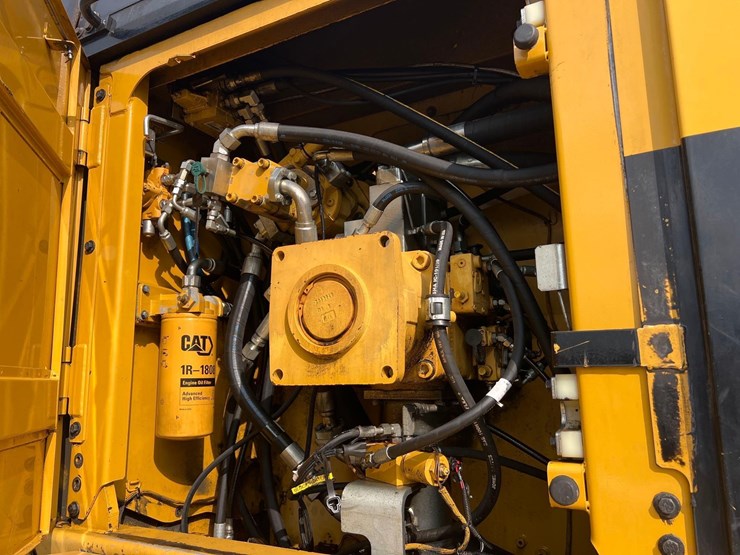 caterpillar-374d-l-image-18