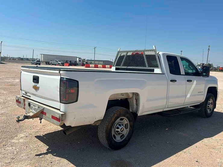 2015-chevrolet-silverado-2500hd-image-4