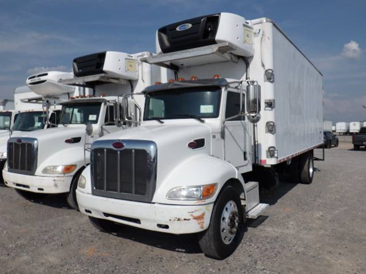 2017-peterbilt-337-image-1