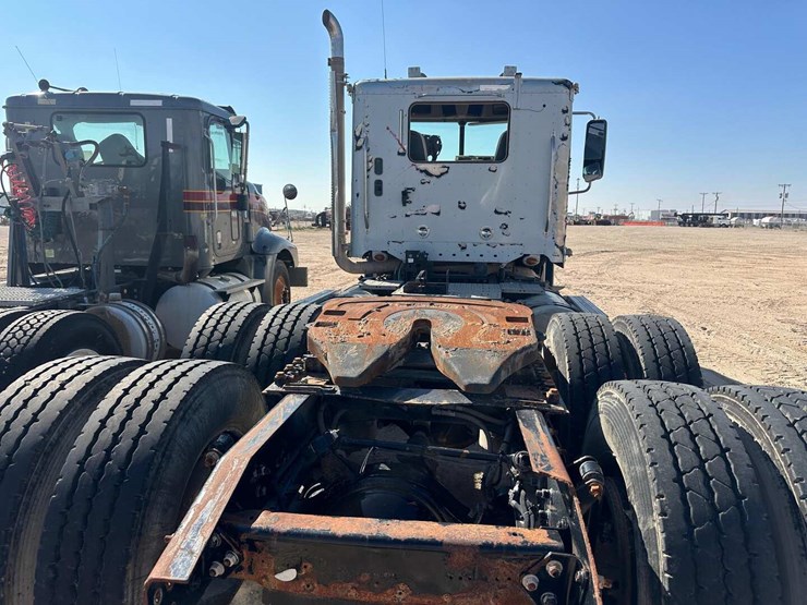 2012-freightliner-coronado-(inoperable)-image-2
