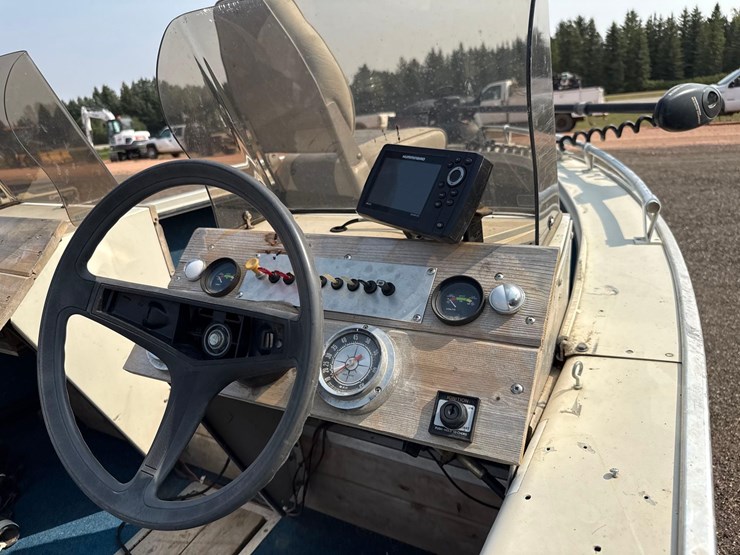 lund-vfr-15-boat-image-7