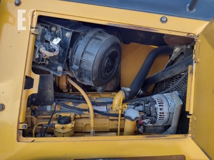 2012-deere-700j-lt-image-39