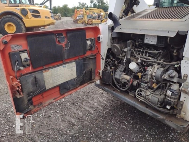 2015-bobcat-s650-image-22