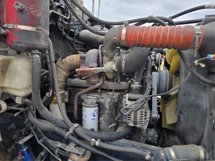 2006-peterbilt-335-image-16