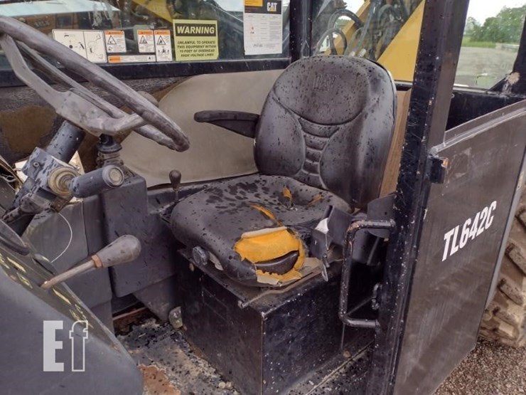 2013-caterpillar-tl642c-image-12