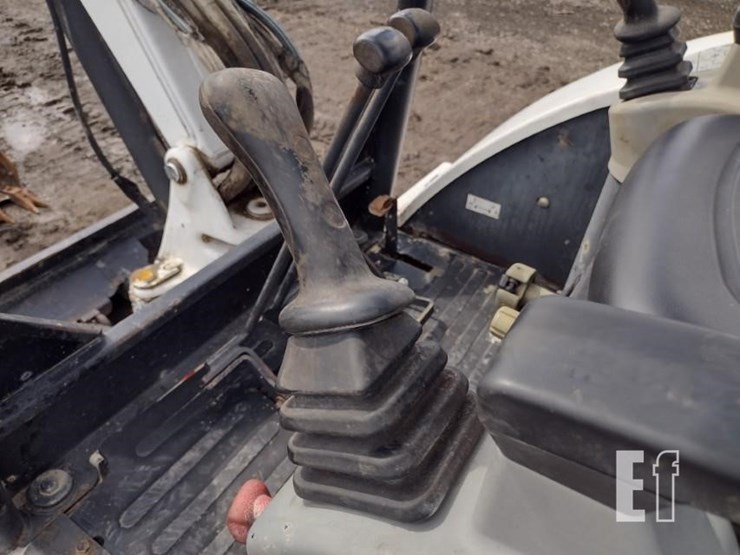 2006-bobcat-331-image-10