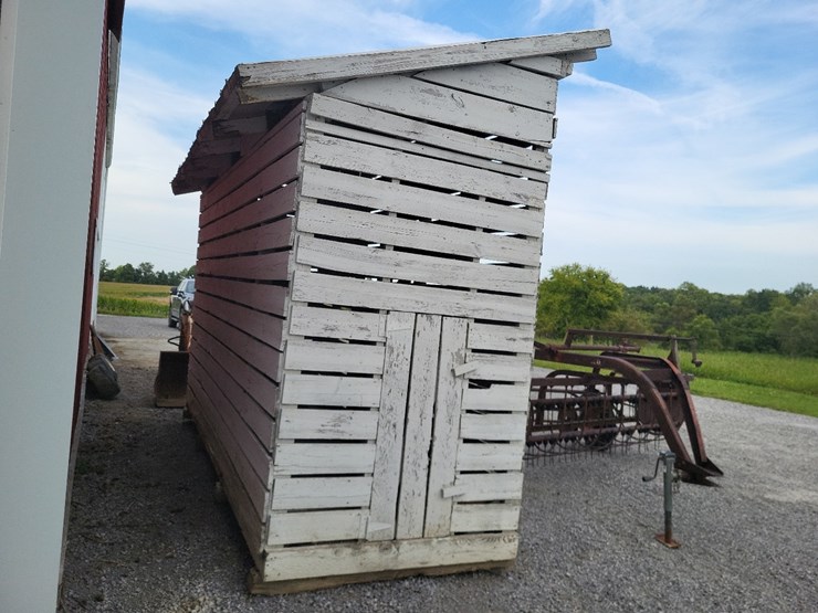 wood-corn-crib-w/steel-roof-image-4