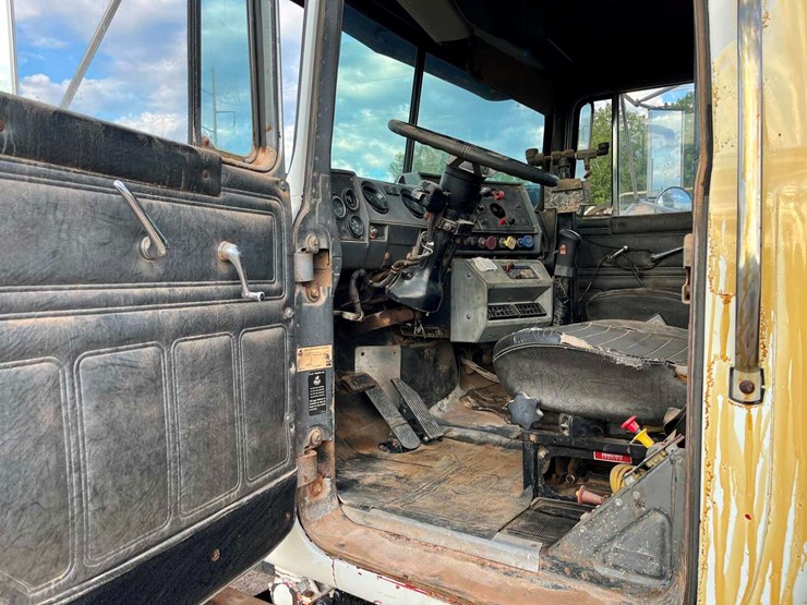 1992-mack-rd688s-image-8