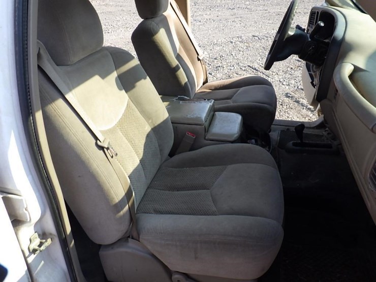 2005-chevrolet-2500hd-image-17