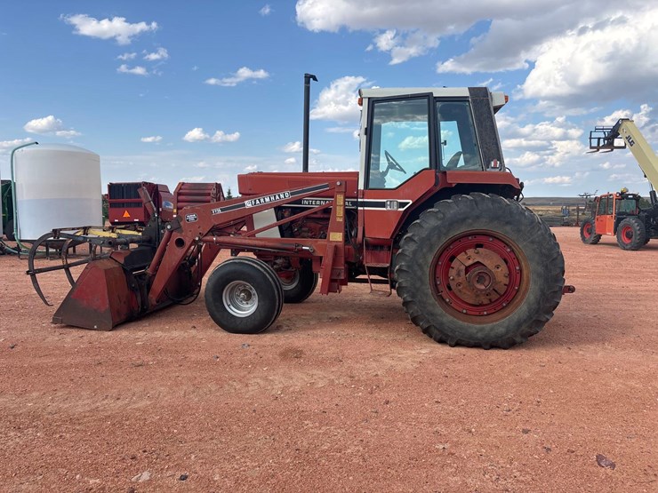 1979-international-1086-tractor-image-10