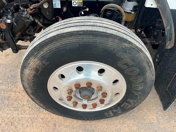 2013-kenworth-t800-image-17