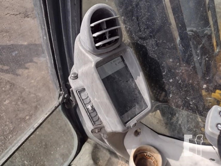 2021-deere-250g-lc-image-9