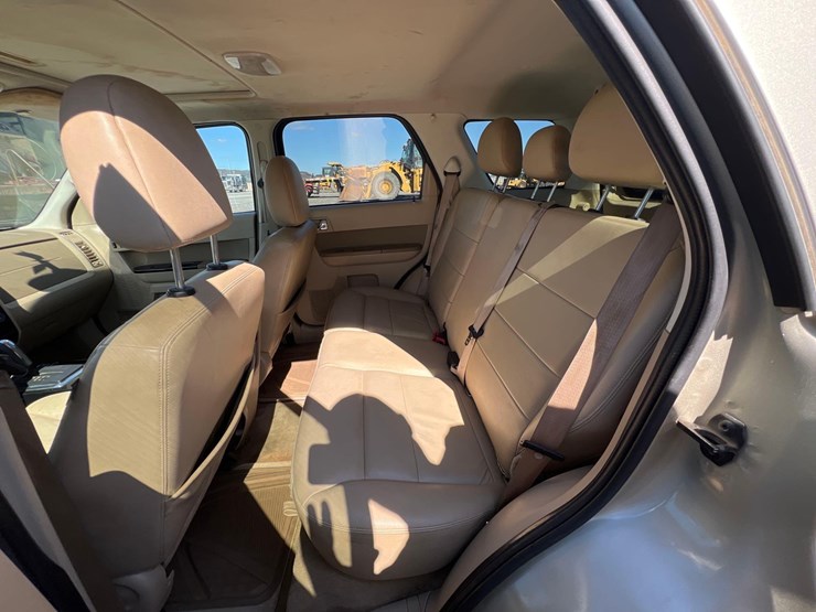 2011-ford-escape-image-9