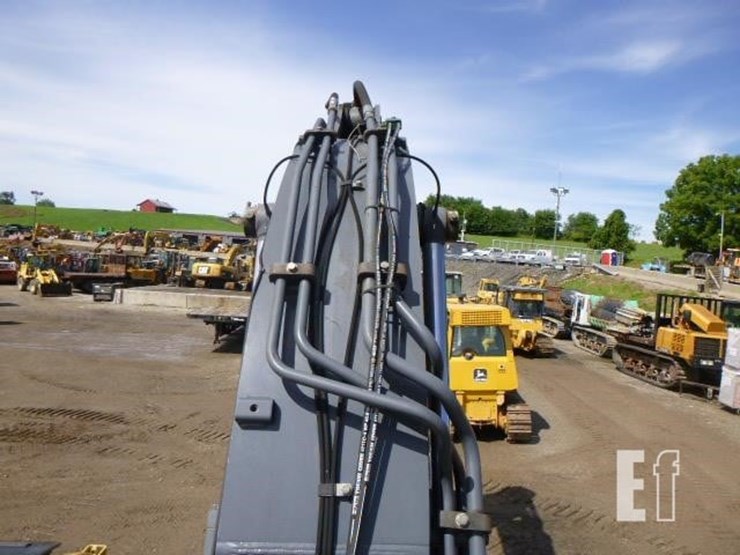 2011-deere-225d-lc-image-34